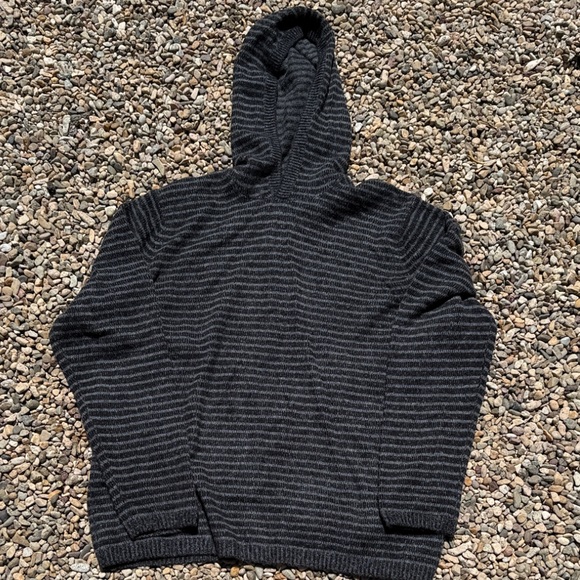 Vince🏆100% Cashmere Striped Black and Gray Men's Sweater🏆 - Picture 4 of 5